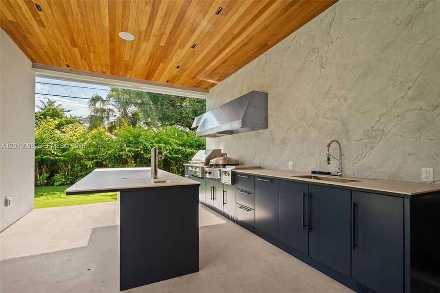 Exterior details and patio area of a home in , Miami (Image 18).