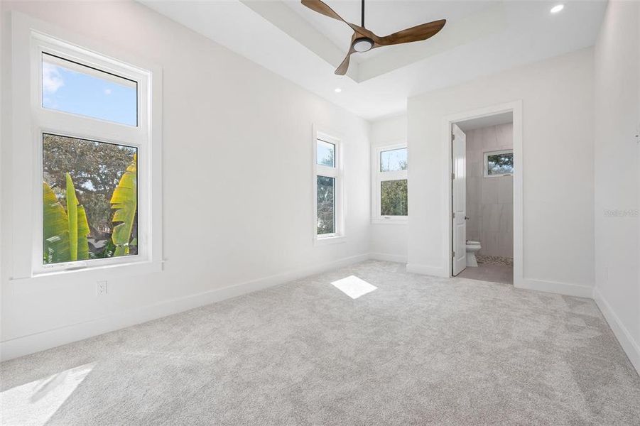 Spacious, unfurnished interior of a new home in , Sarasota (Image 24).