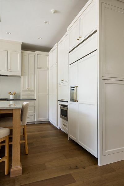 Furnished interior view inside a new home in , Horseshoe Bay (Image 8).