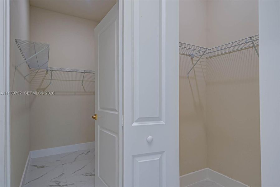 Spacious, unfurnished interior of a new home in , Lehigh Acres (Image 13).