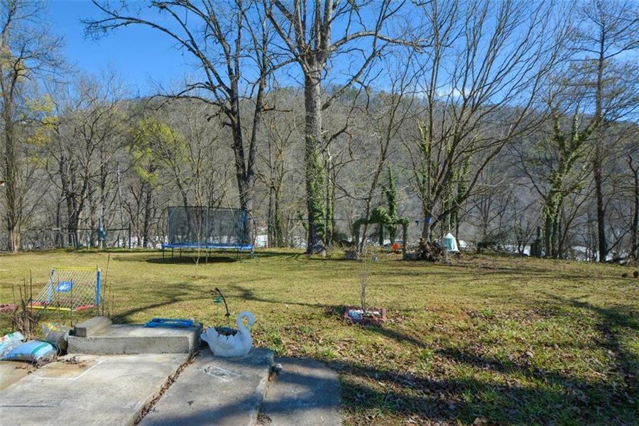 Community amenities in , Talking Rock (Image 36). Community amenities in , Talking Rock (Image 36).