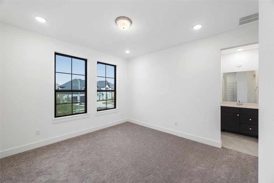 Spacious, unfurnished interior of a new home in Harvest Green, Richmond (Image 27).
