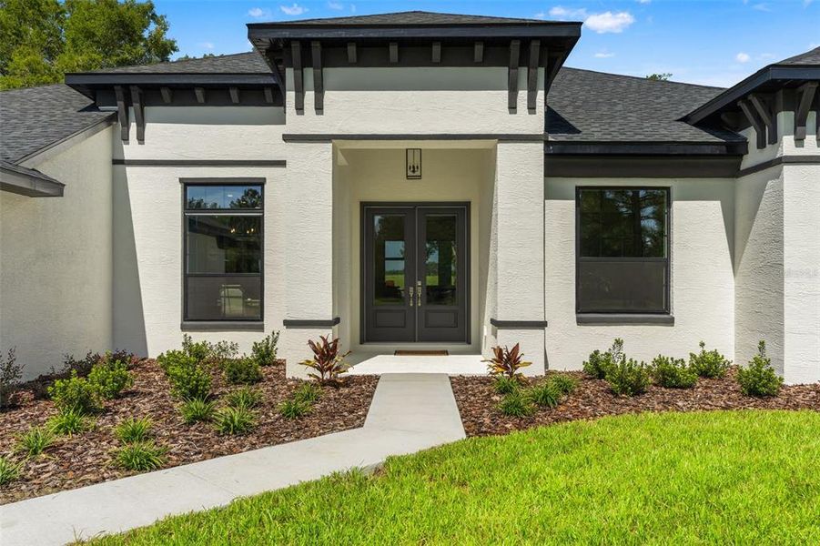 Exterior details and patio area of a home in , Lecanto (Image 33).