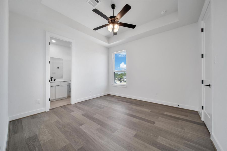 Spacious, unfurnished interior of a new home in Lago Pointe, Seabrook (Image 23). Spacious, unfurnished interior of a new home in Lago Pointe, Seabrook (Image 23).