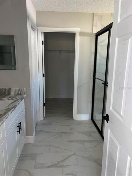 Spacious, unfurnished interior of a new home in , Dunnellon (Image 27).