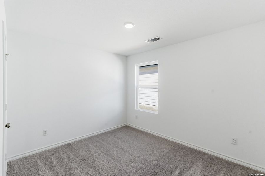 Spacious, unfurnished interior of a new home in Cinco Lakes, San Antonio (Image 20).