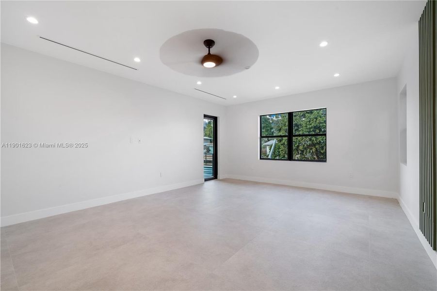 Spacious, unfurnished interior of a new home in , Fort Lauderdale (Image 54).