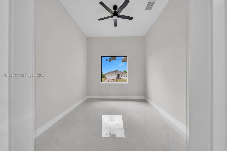Spacious, unfurnished interior of a new home in , Lehigh Acres (Image 27).