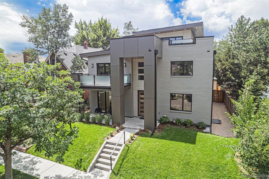 Spectacular brand new construction