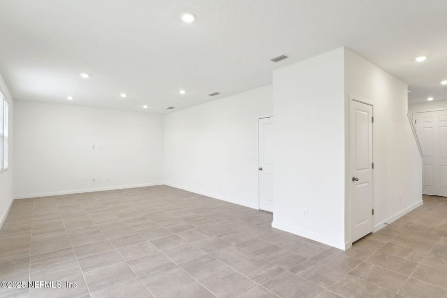 Spacious, unfurnished interior of a new home in Lakes at Bella Lago - Signature Series, Green Cove Springs (Image 31). Spacious, unfurnished interior of a new home in Lakes at Bella Lago - Signature Series, Green Cove Springs (Image 31).