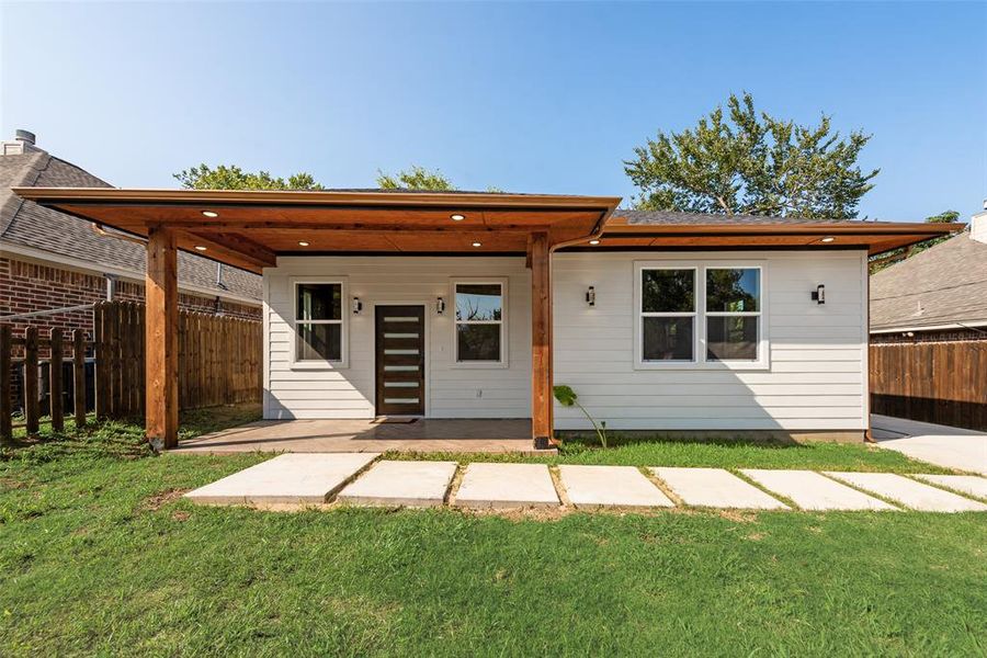 Front exterior of a new home in , Fort Worth, TX, highlighting curb appeal (Image 19). Front exterior of a new home in , Fort Worth, TX, highlighting curb appeal (Image 19).
