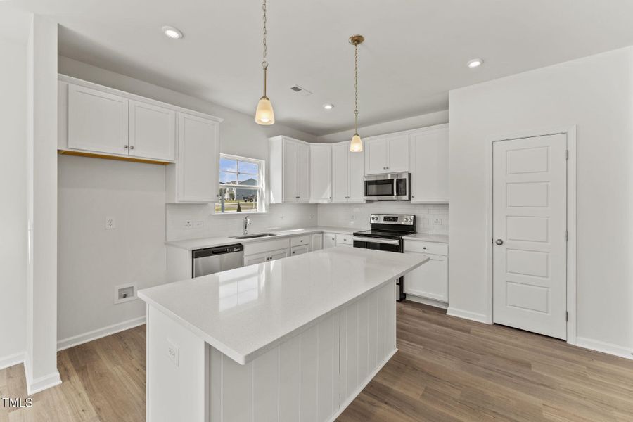 14-Kitchen HHHunt Homes