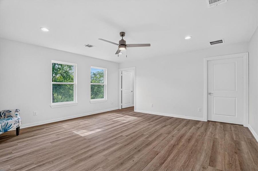 Spacious, unfurnished interior of a new home in , Lake Worth (Image 18).