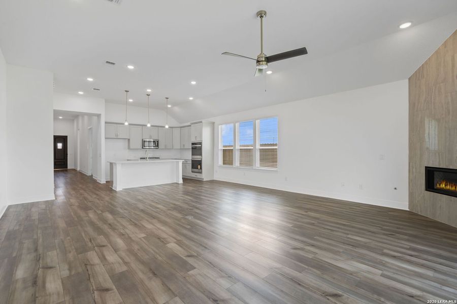 Spacious, unfurnished interior of a new home in Corley Farms, Boerne (Image 13).