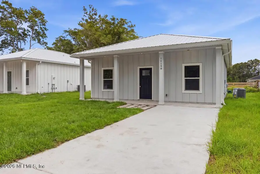 Exterior details and patio area of a home in , Jacksonville (Image 15).