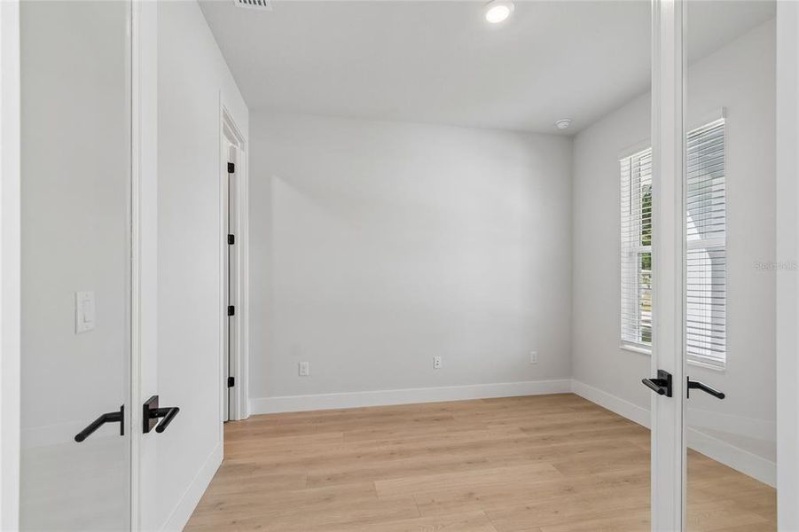 Spacious, unfurnished interior of a new home in , Tampa (Image 17).