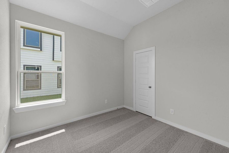 Spacious, unfurnished interior of a new home in Lexington Heights, Willis (Image 22).