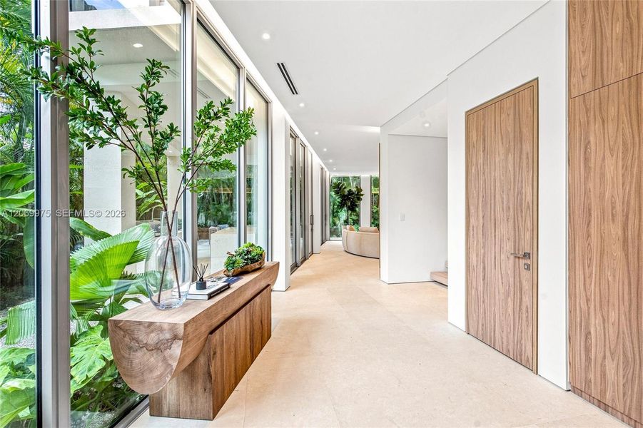Exterior details and patio area of a home in , Miami (Image 25).