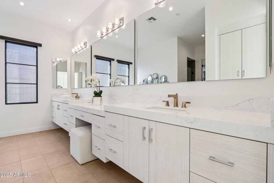 35-web-or-mls-N Cave Creek Rd 1037-S0412