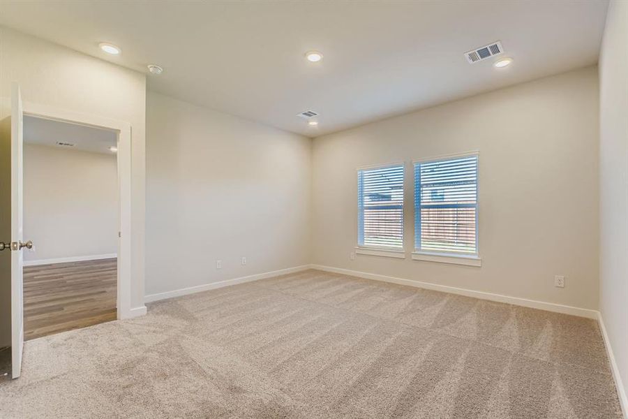 Spacious, unfurnished interior of a new home in Summerwood Estates, Red Oak (Image 22).