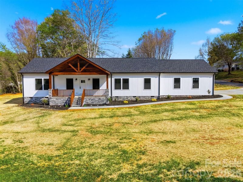 Exterior details and patio area of a home in , Lenoir (Image 21).