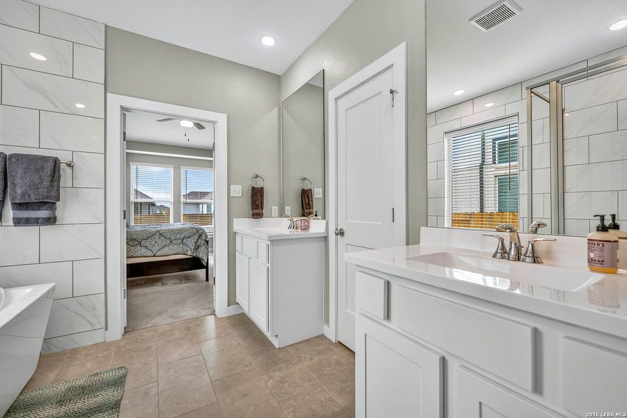 Furnished interior view inside a new home in Meyer Ranch, New Braunfels (Image 8).