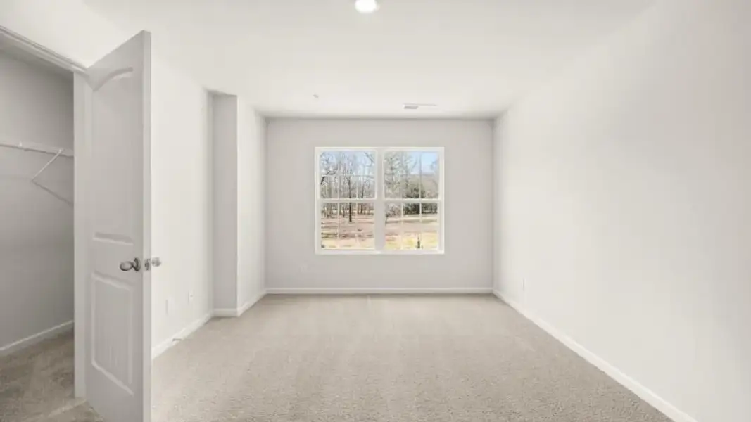 Spacious, unfurnished interior of a new home in Woodbury Park, South Fulton (Image 19).