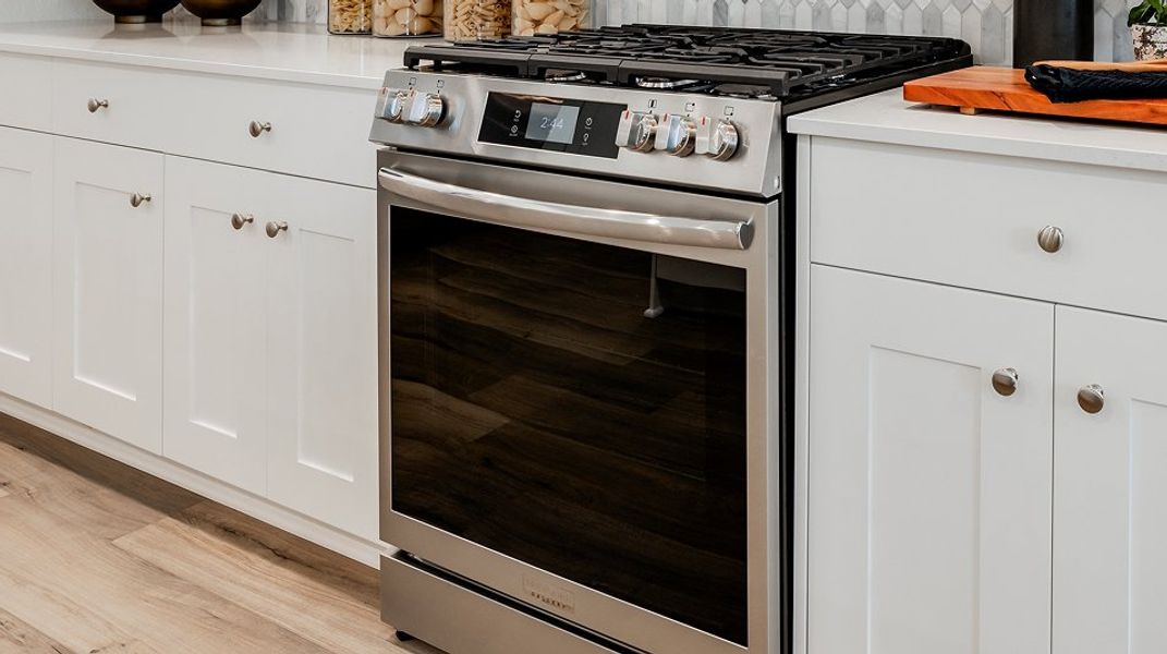 Pic EI Kitchen Gas Range F1 020226