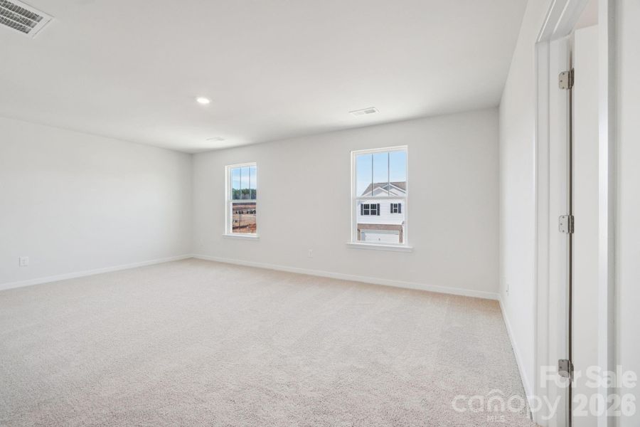 Spacious, unfurnished interior of a new home in Clark Creek Landing, Lincolnton (Image 20).