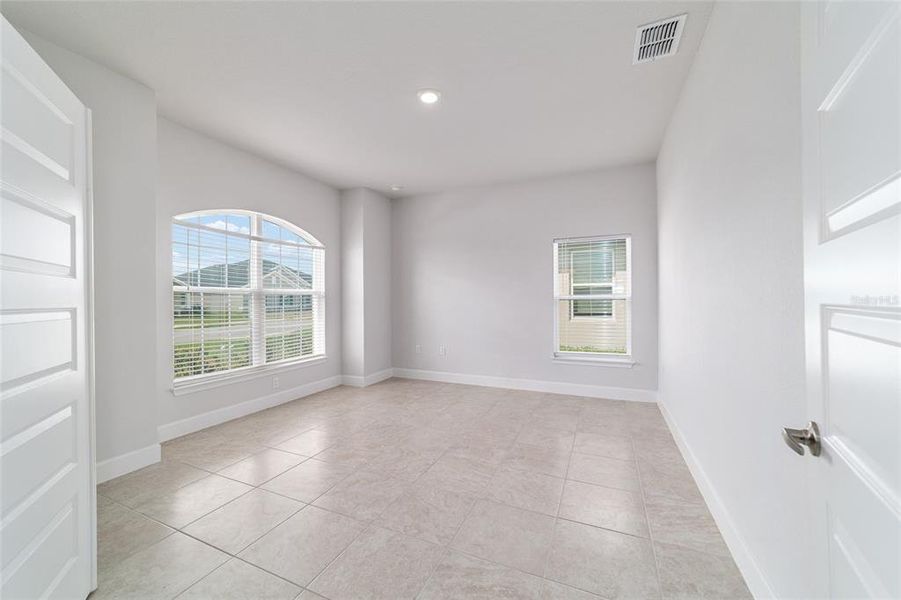 Spacious, unfurnished interior of a new home in Brookhaven, Ocala (Image 64).