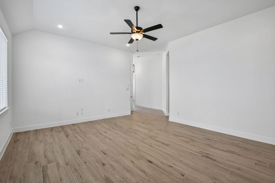 Spacious, unfurnished interior of a new home in Artavia, Conroe (Image 11).