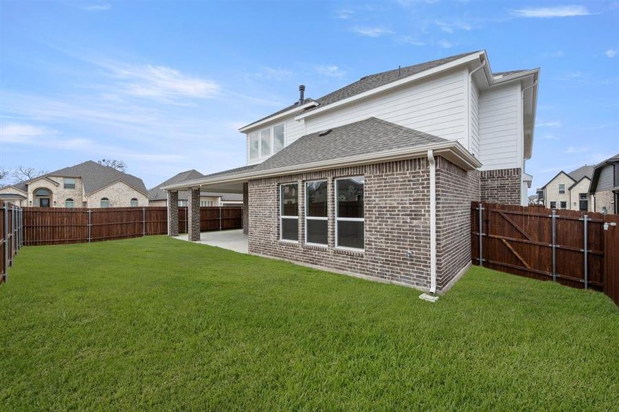 Exterior details and patio area of a home in High Country, Burleson (Image 3).