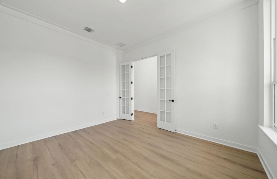 Spacious, unfurnished interior of a new home in 6 Creeks, Kyle (Image 48).