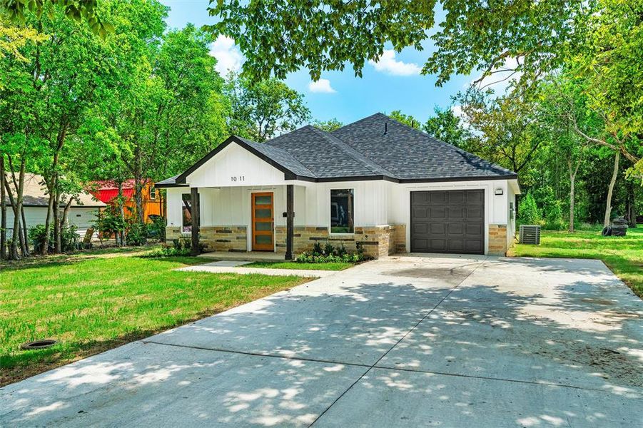 Front exterior of a new home in , Ennis, TX, highlighting curb appeal (Image 20). Front exterior of a new home in , Ennis, TX, highlighting curb appeal (Image 20).
