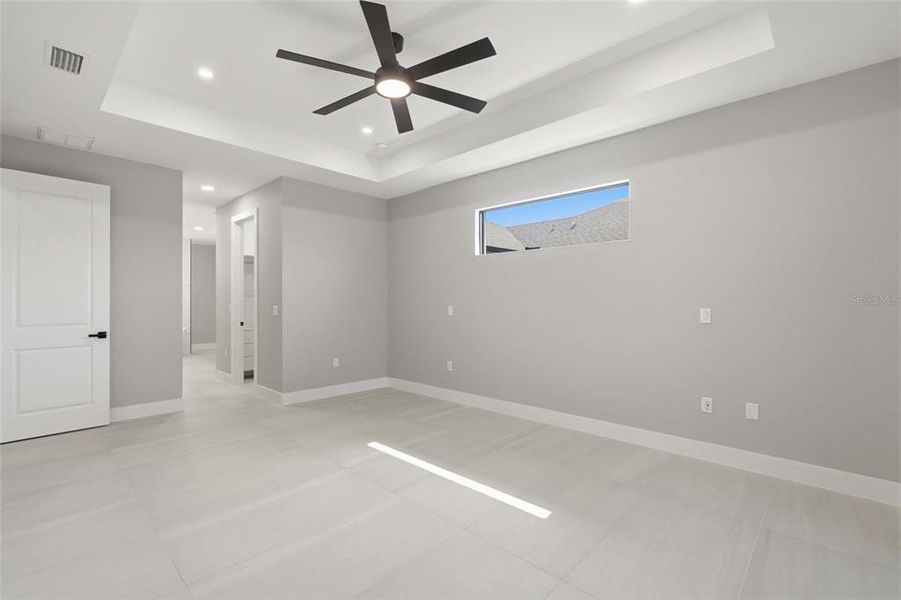 Spacious, unfurnished interior of a new home in , Cape Coral (Image 48).