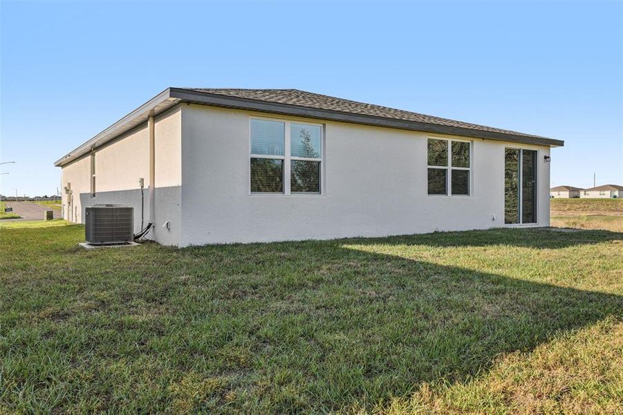Exterior details and patio area of a home in Bradbury Creek - Signature Series, Haines City (Image 25).