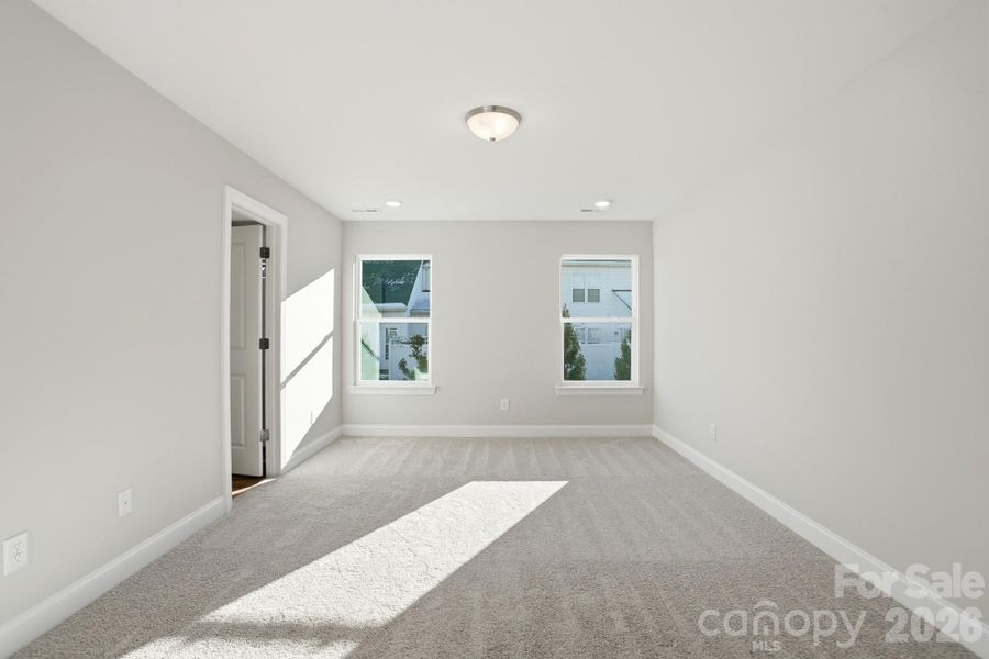 Spacious, unfurnished interior of a new home in Harrisburg Village, Harrisburg (Image 20).