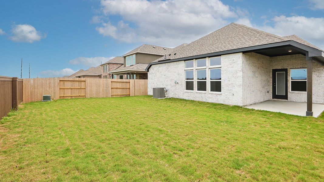 Exterior details and patio area of a home in Brookewater, Rosenberg (Image 3).