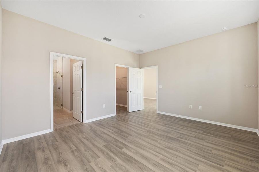 Spacious, unfurnished interior of a new home in , Ocala (Image 30).