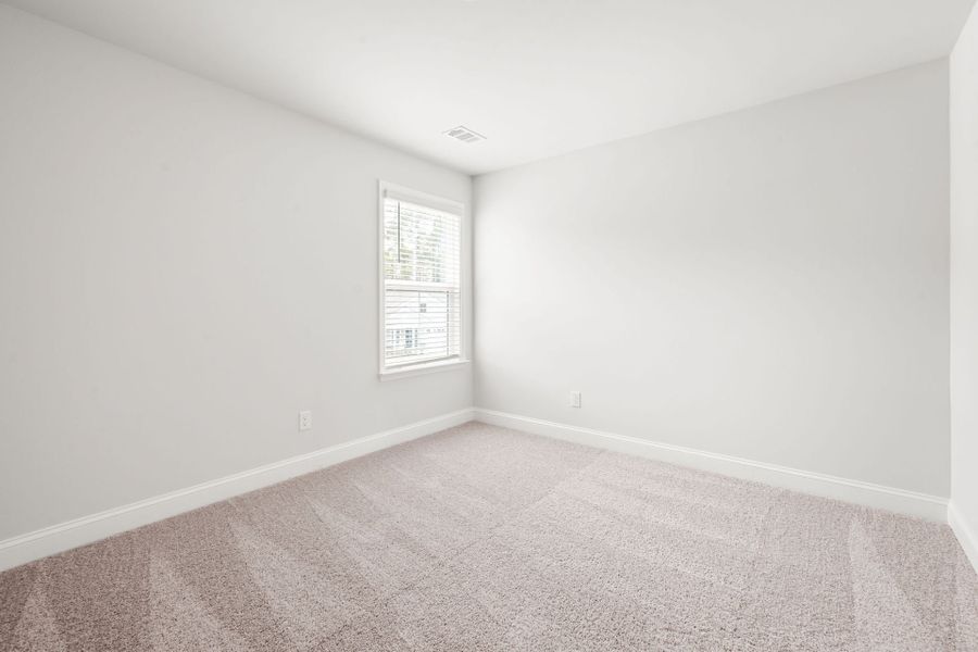 Spacious, unfurnished interior of a new home in Waterways, Richmond Hill (Image 21).