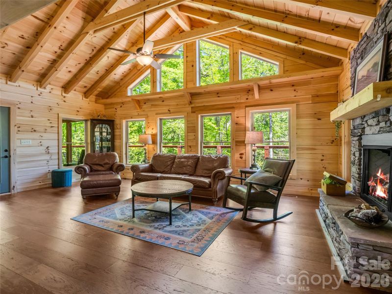 Community amenities in , Lake Lure (Image 32).