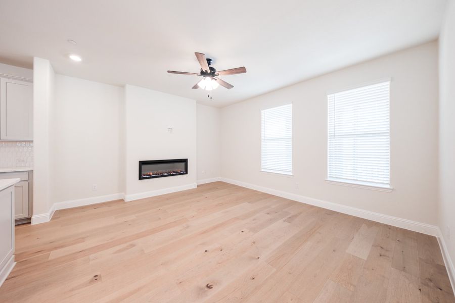Spacious, unfurnished interior of a new home in Bayside, Rowlett (Image 18).