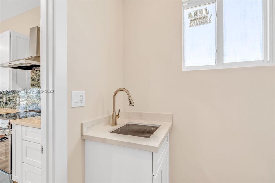 Close-up of interior finishes inside a home in , Big Pine Key (Image 18).