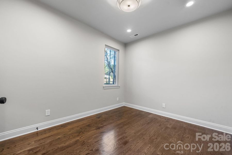 Spacious, unfurnished interior of a new home in , Granite Falls (Image 19).