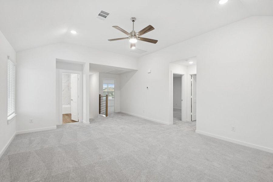 Spacious, unfurnished interior of a new home in Miller's Pond, Rosenberg (Image 26).