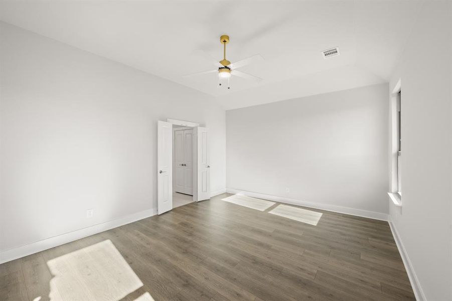 Spacious, unfurnished interior of a new home in The Retreat, Waxahachie (Image 23). Spacious, unfurnished interior of a new home in The Retreat, Waxahachie (Image 23).