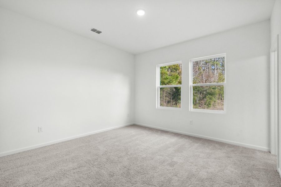 Spacious, unfurnished interior of a new home in Pender Woods at Cane Bay, Summerville (Image 7).