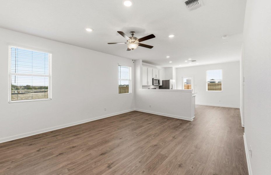 Spacious, unfurnished interior of a new home in Sonterra, Jarrell (Image 12).