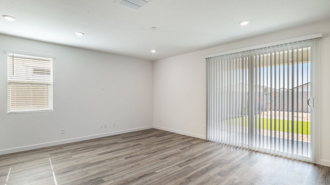 Spacious, unfurnished interior of a new home in Zanjero Pass, Waddell (Image 18).