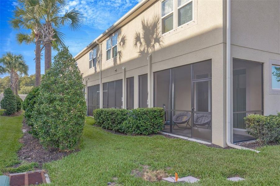 Exterior details and patio area of a home in , Lutz (Image 1).